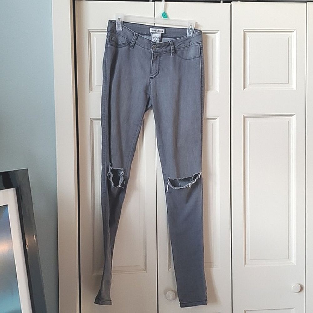 SKINNY Jeans, Grey, Distressed, Super Soft, Size 9, Great Cond!
